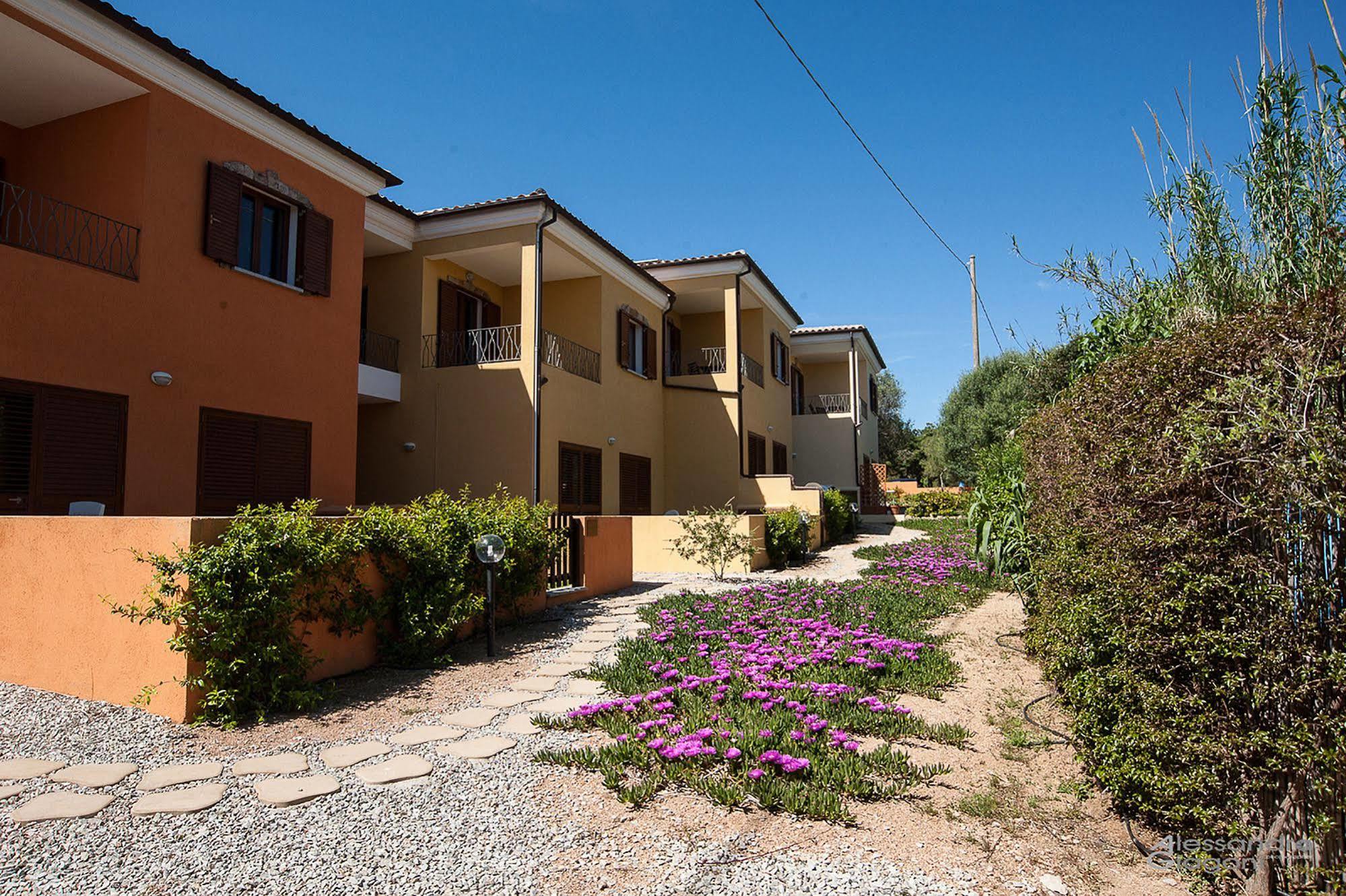 Residenze L'Isola Surf House Aparthotel Porto Pollo Buitenkant foto